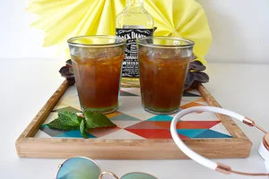 Tennessee Sweet Tea with Whiskey and Mint
