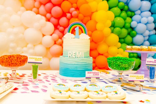 Color themed party: Have a blast!