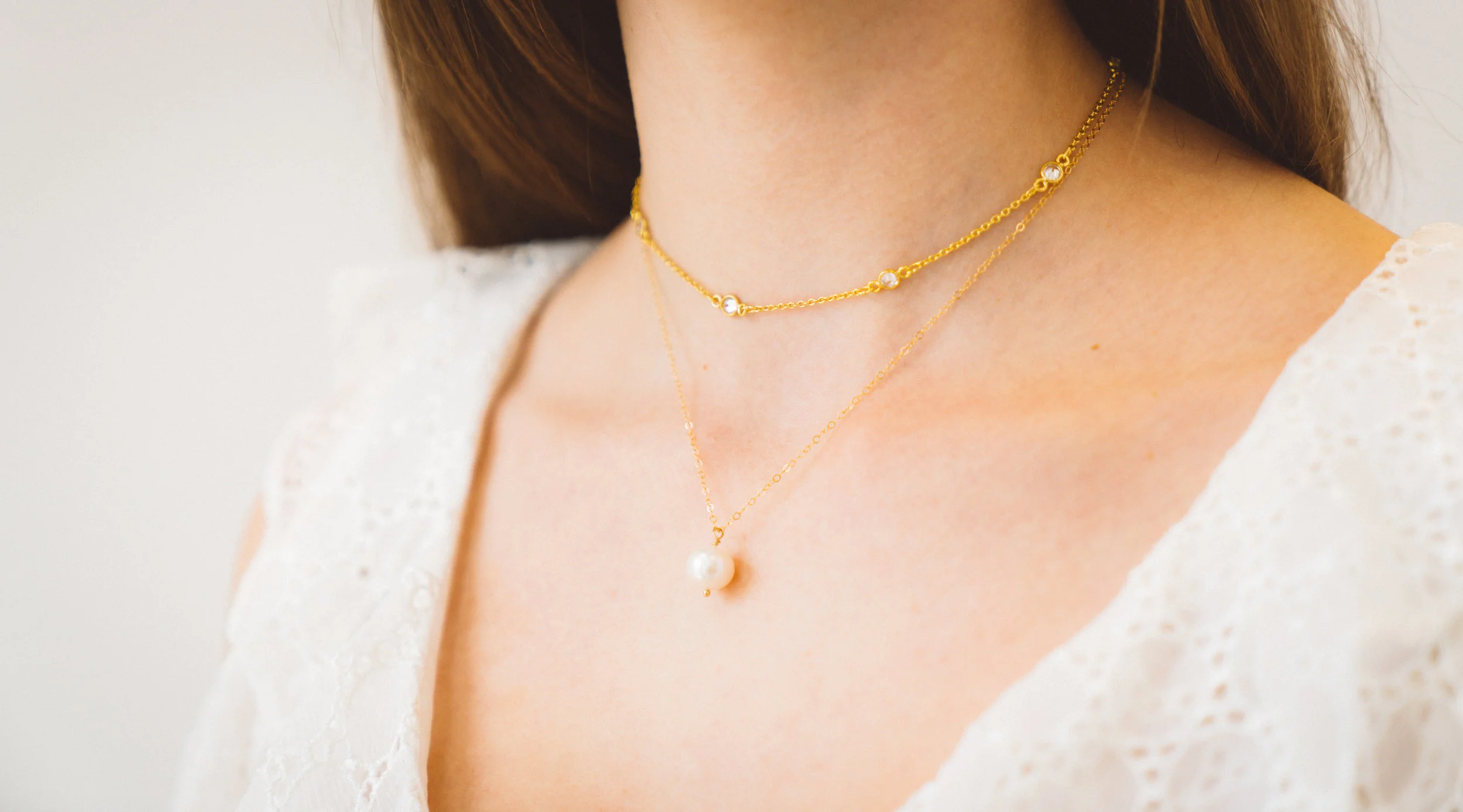 White topaz gemstone necklace set in gold chain