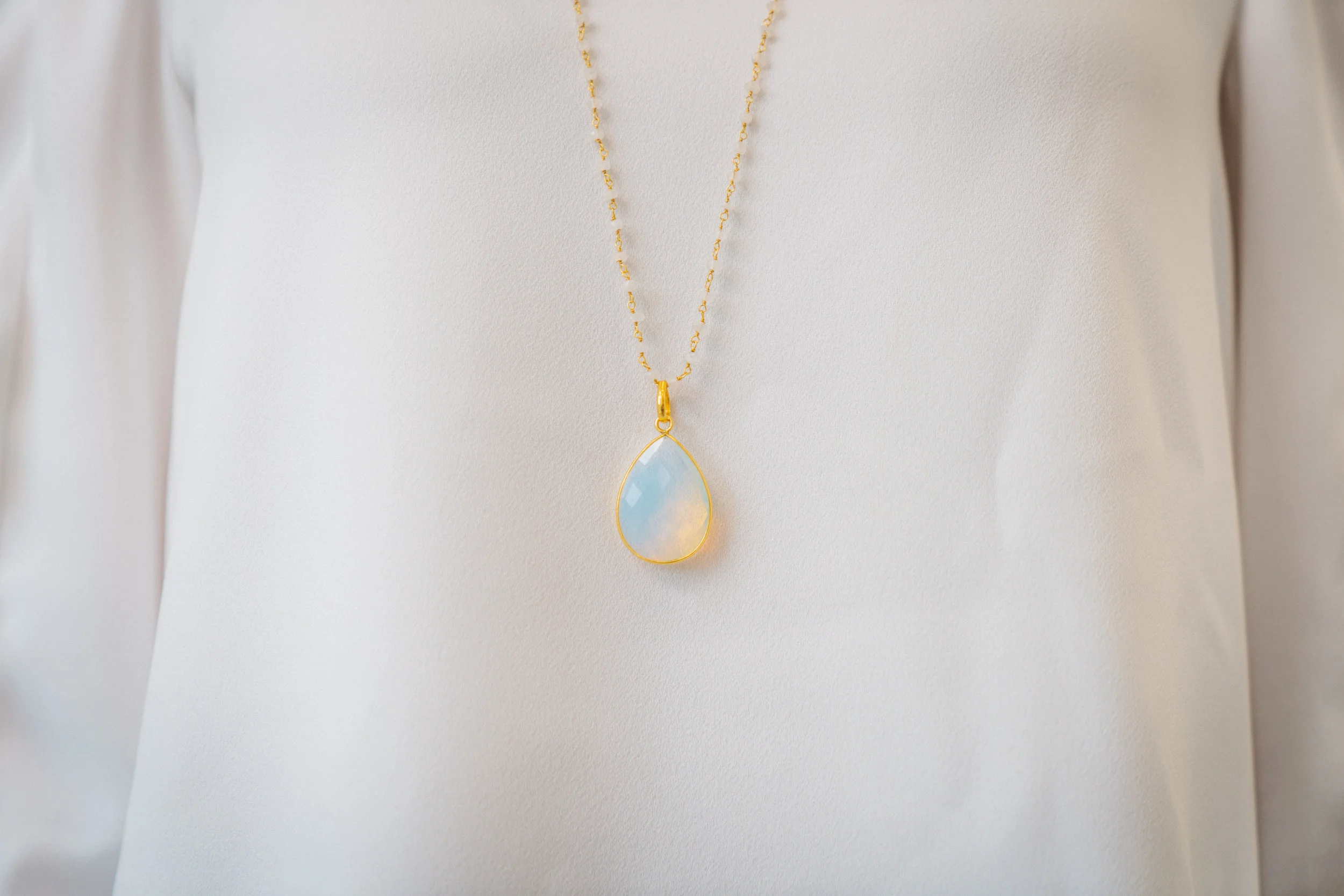 Simple teardrop moonstone pendant necklace
