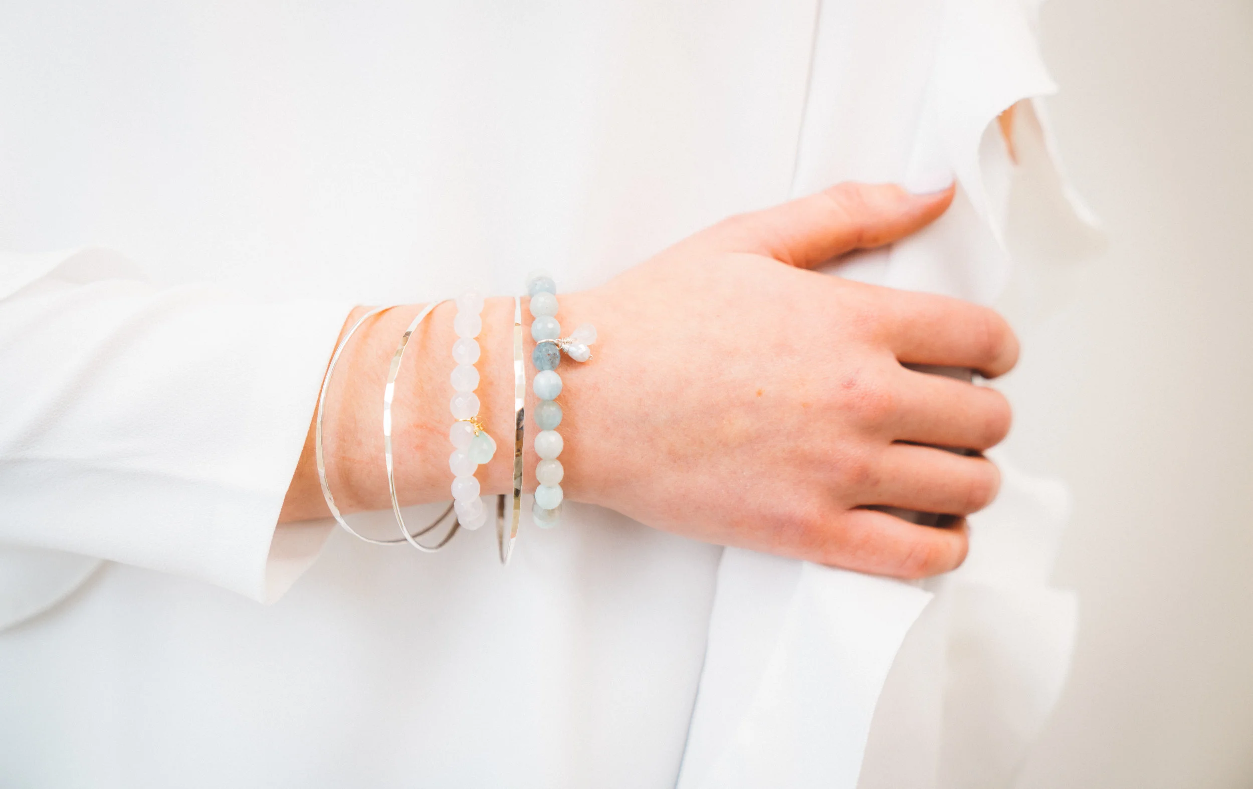 Aquamarine gemstone bracelet to activate the throat chakra