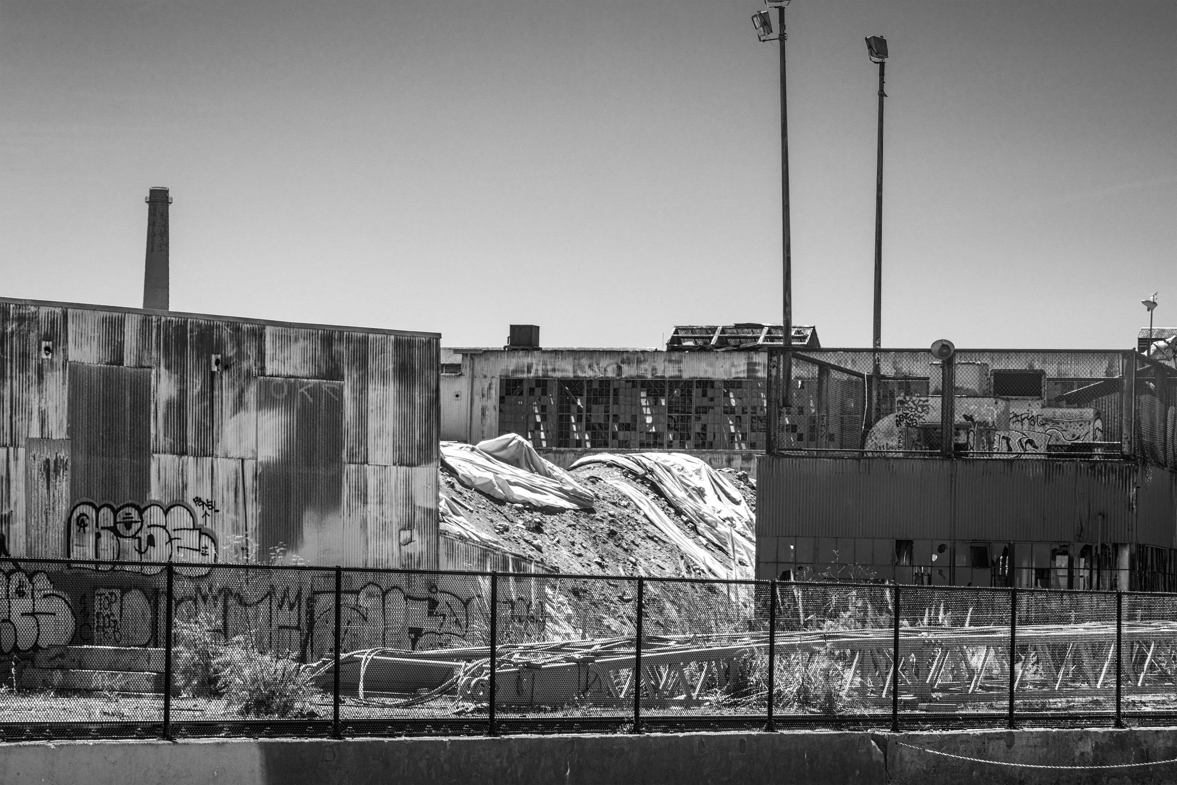 TARP OVER THE RUBBLE (2022)