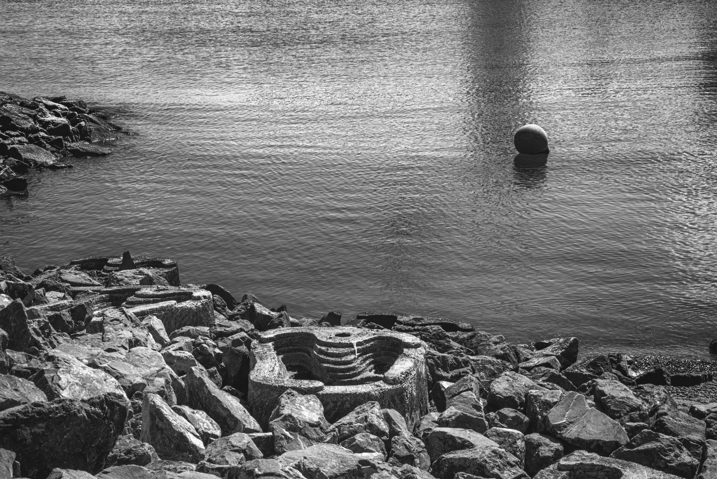 FLOAT, OLD INDUSTRIAL PART AND ROCKS (2022)