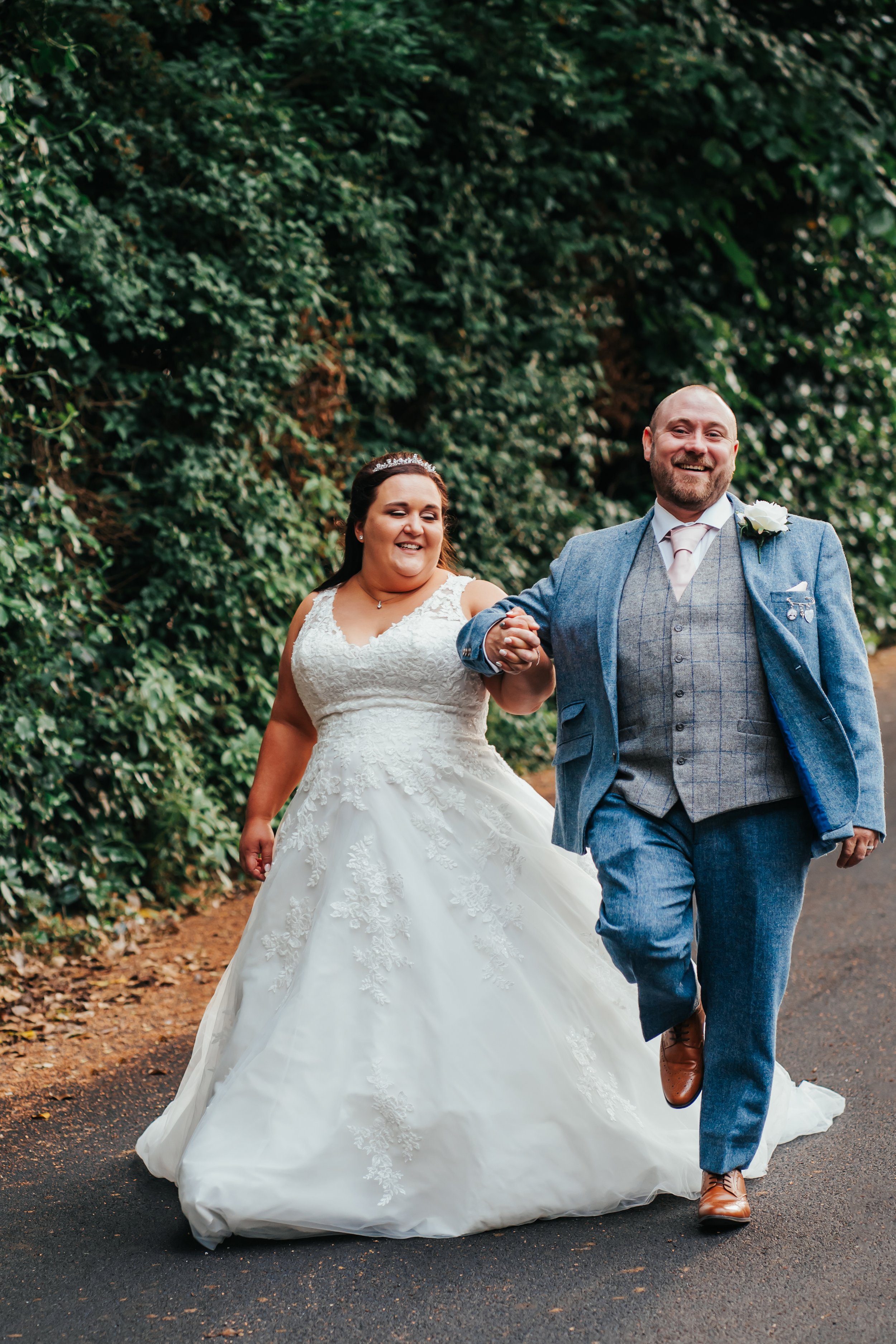 2023-06-17 - Lucy & Robs Wedding Previews-35.jpg