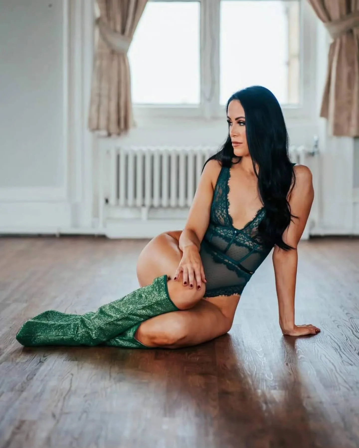 One from the first time we worked together 🎄

This day was not meant to happen at all from cancellations, to transport delays and so much more but I'm so pleased it did. We have created so much fun and many images since this day and I've loved every