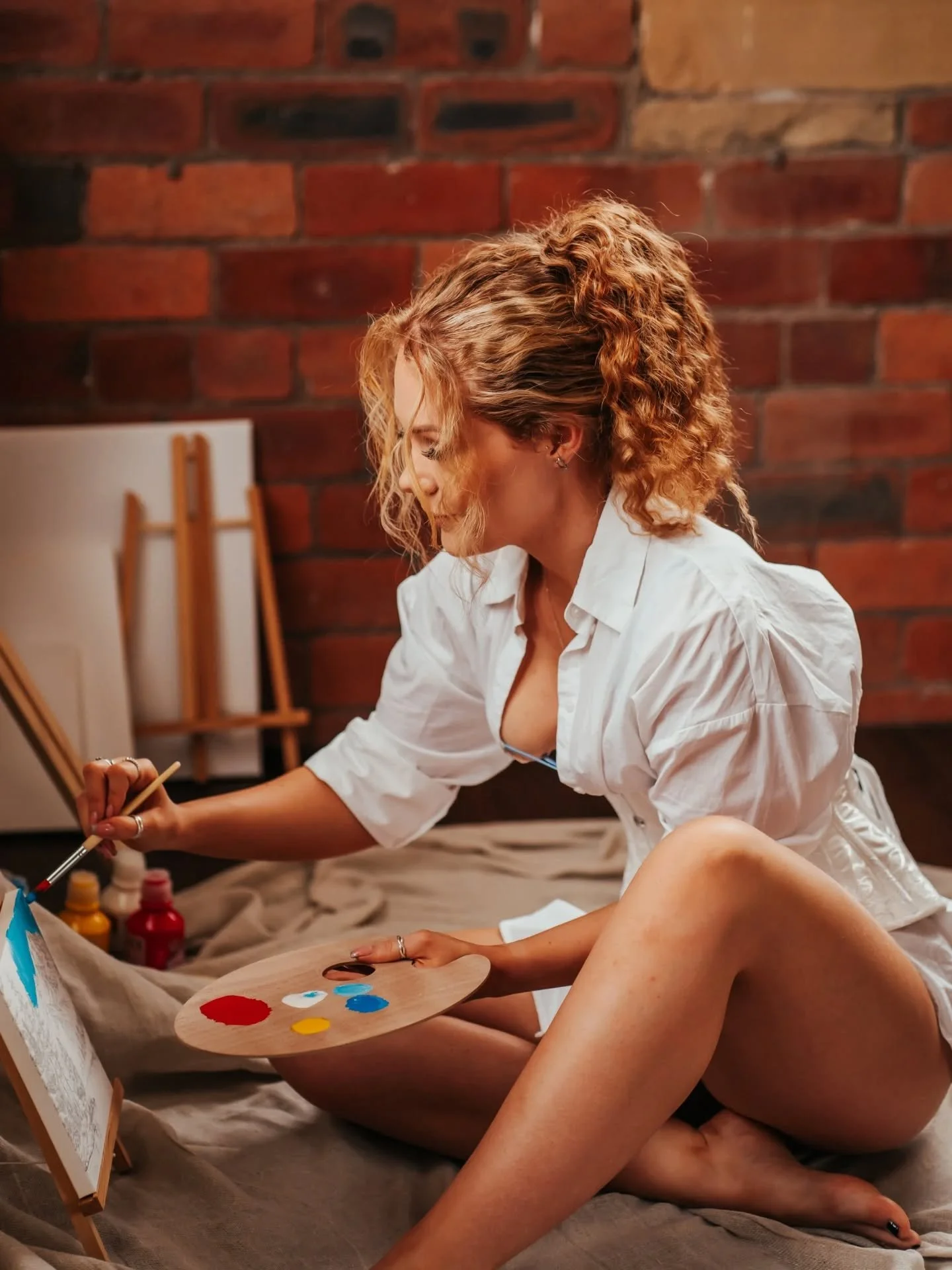 Another gorgeous variations of the Painters Corner (out next mini shoot day) 🎨✨️

When: Saturday 25th April
Slots: 10am, 11am, 1pm, 2pm, 3pm
Cost: &pound;50

What's included? 
🎨30 minute session with Nisha including full posing guidance
🎨1 outfit 
