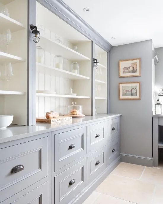 How to Make Your Kitchen Beautiful with Pretty Cabinet Details, Part 1 (Cabinet Interiors) Instead of painting the interior and accent color, consider painting the exterior a particular color and painting the interiors a soft ivory as was done in this Humphrey Munson kitchen. #kitchencabinetdetails.