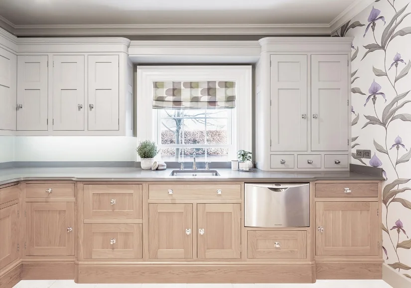 Rounding out the corners on cabinetry seems to be a bit of a trend in the English kitchen market. Kitchen by Hayburn & Co.