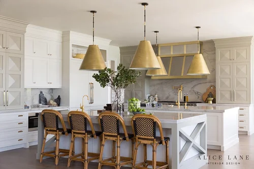 How to Decorate a Large Kitchen Island: Stunning Ideas to Transform 2 How to Decorate a Large Kitchen Island: Stunning Ideas to Transform