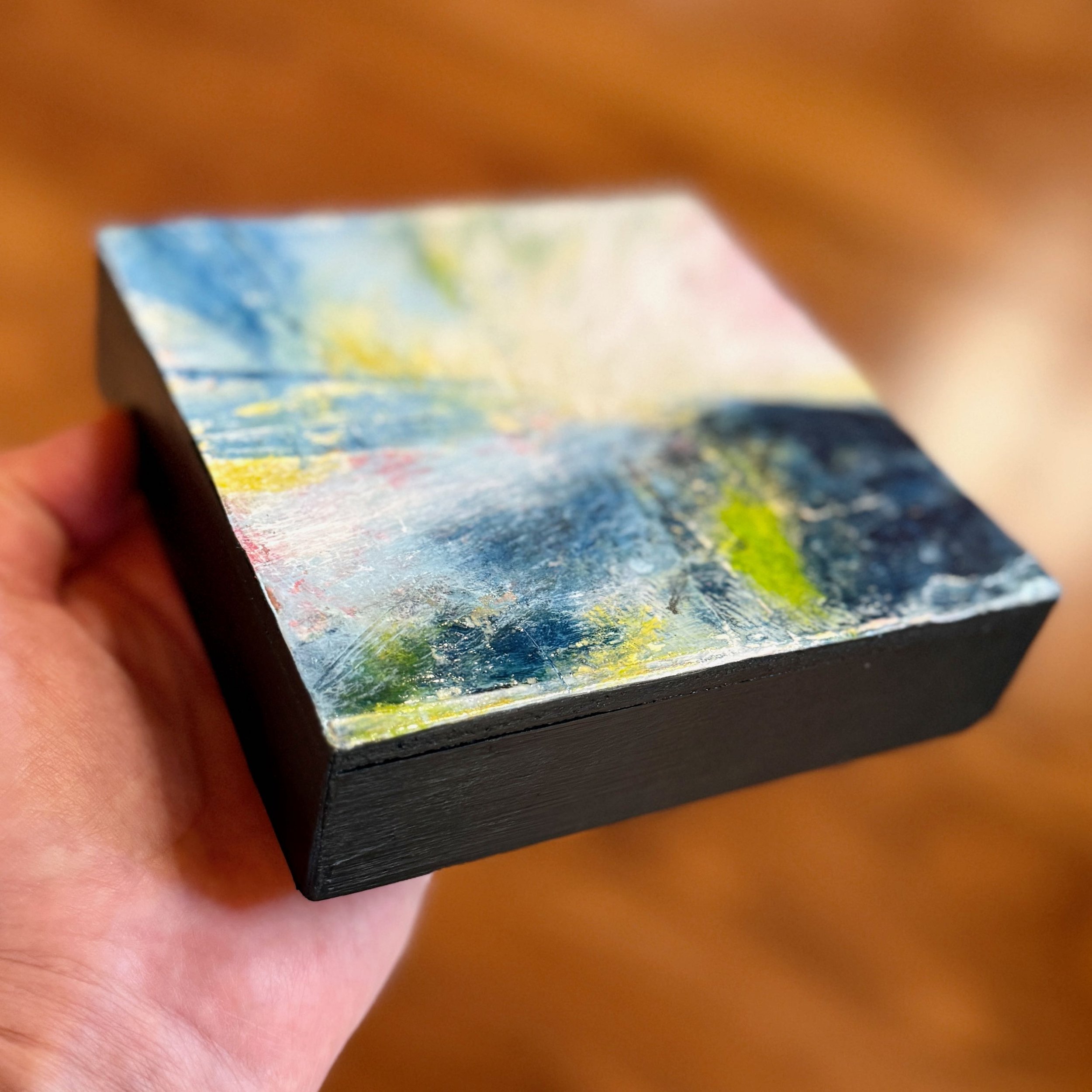 2026MINI002_in hand.jpeg