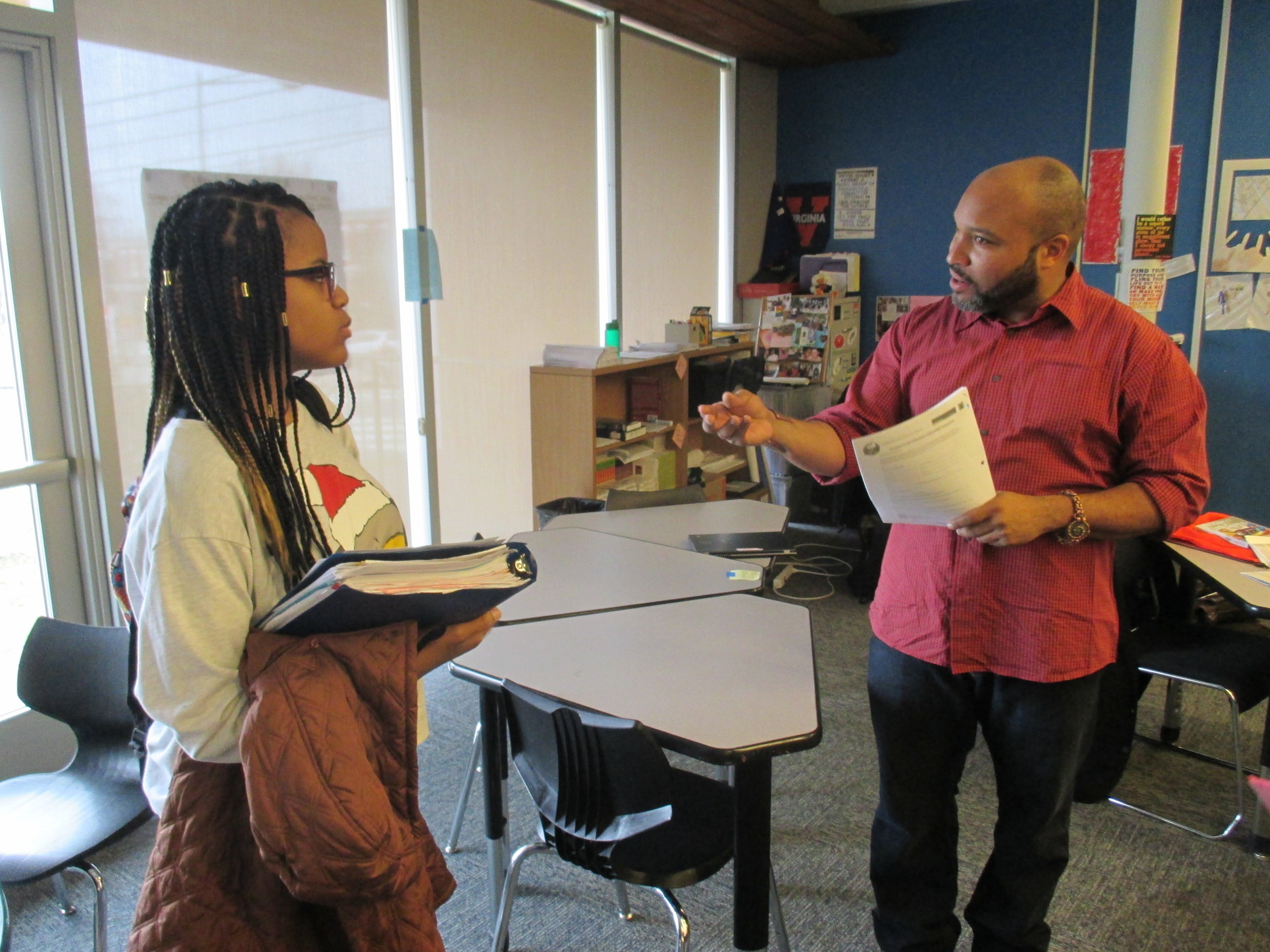 Executive director of the Pearl Coalition, David Smith, speaking with a student.