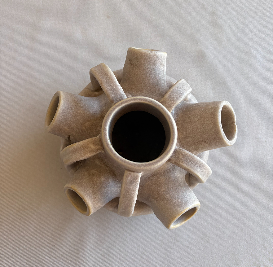 18b_Ewer Top.png