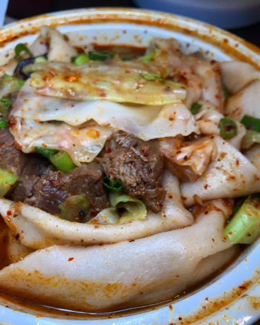 SPICY & TINGLY BEEF HAND-RIPPED NOODLES
