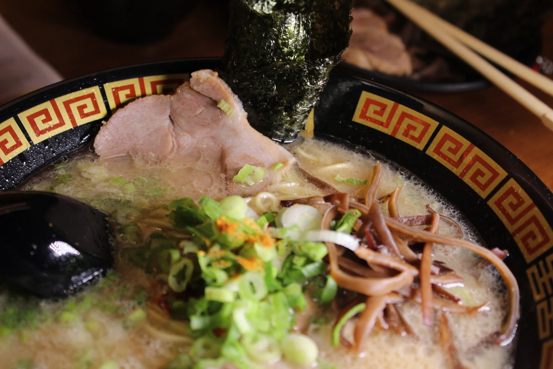 THE CLASSIC TONKOTSU RAMEN