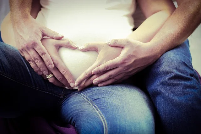 baby-belly-1533541_640.jpg