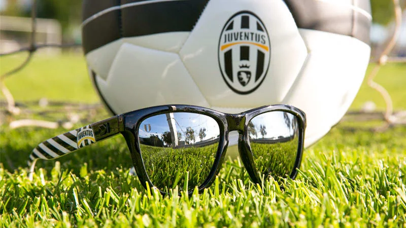 knockaround-juventus-sunglasses-lifestyle_omzbnc.jpg