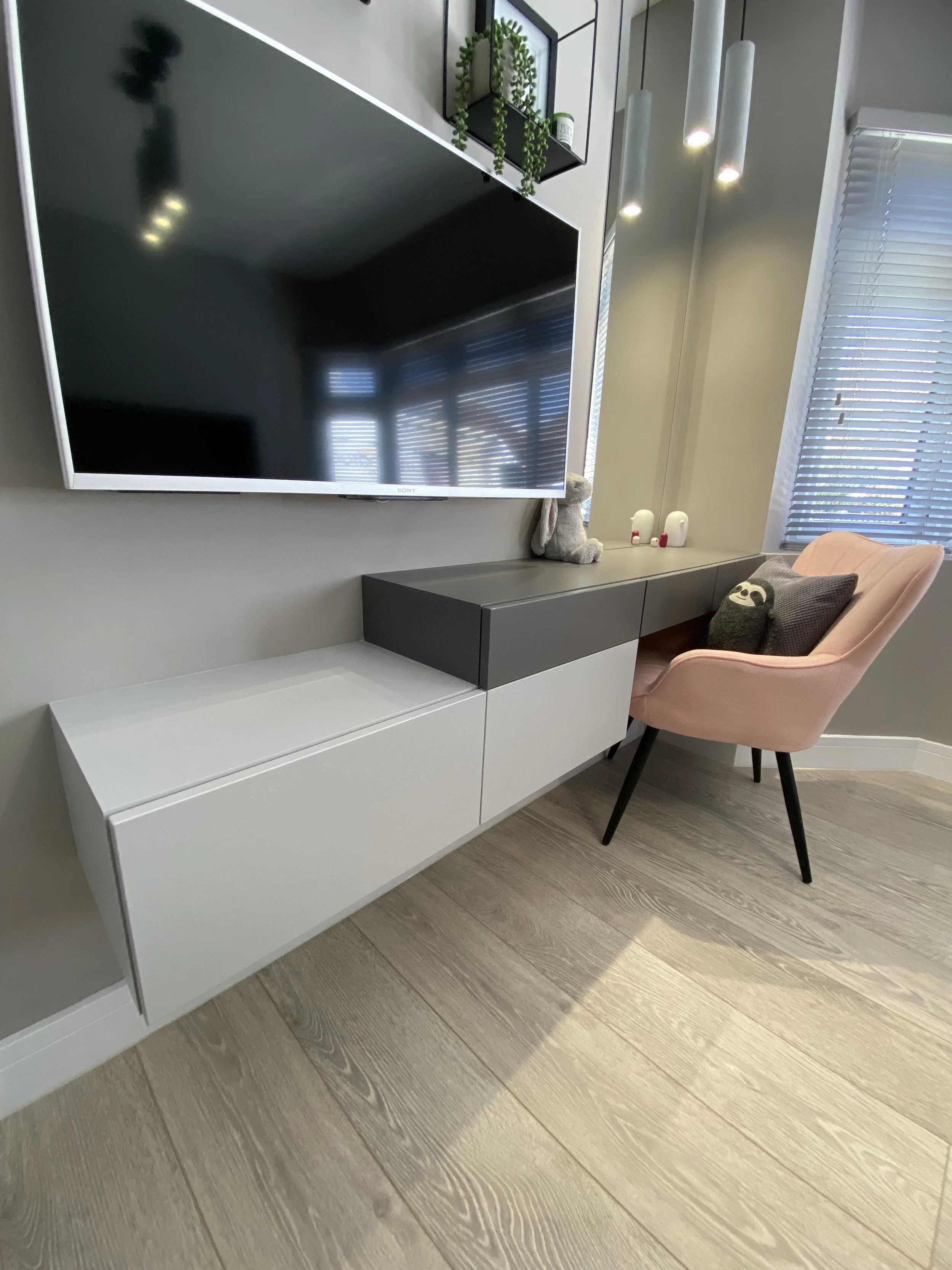 Bespoke floating TV unit and desk in Shoreham-by-Sea with modern fitted furniture and built-in storage
