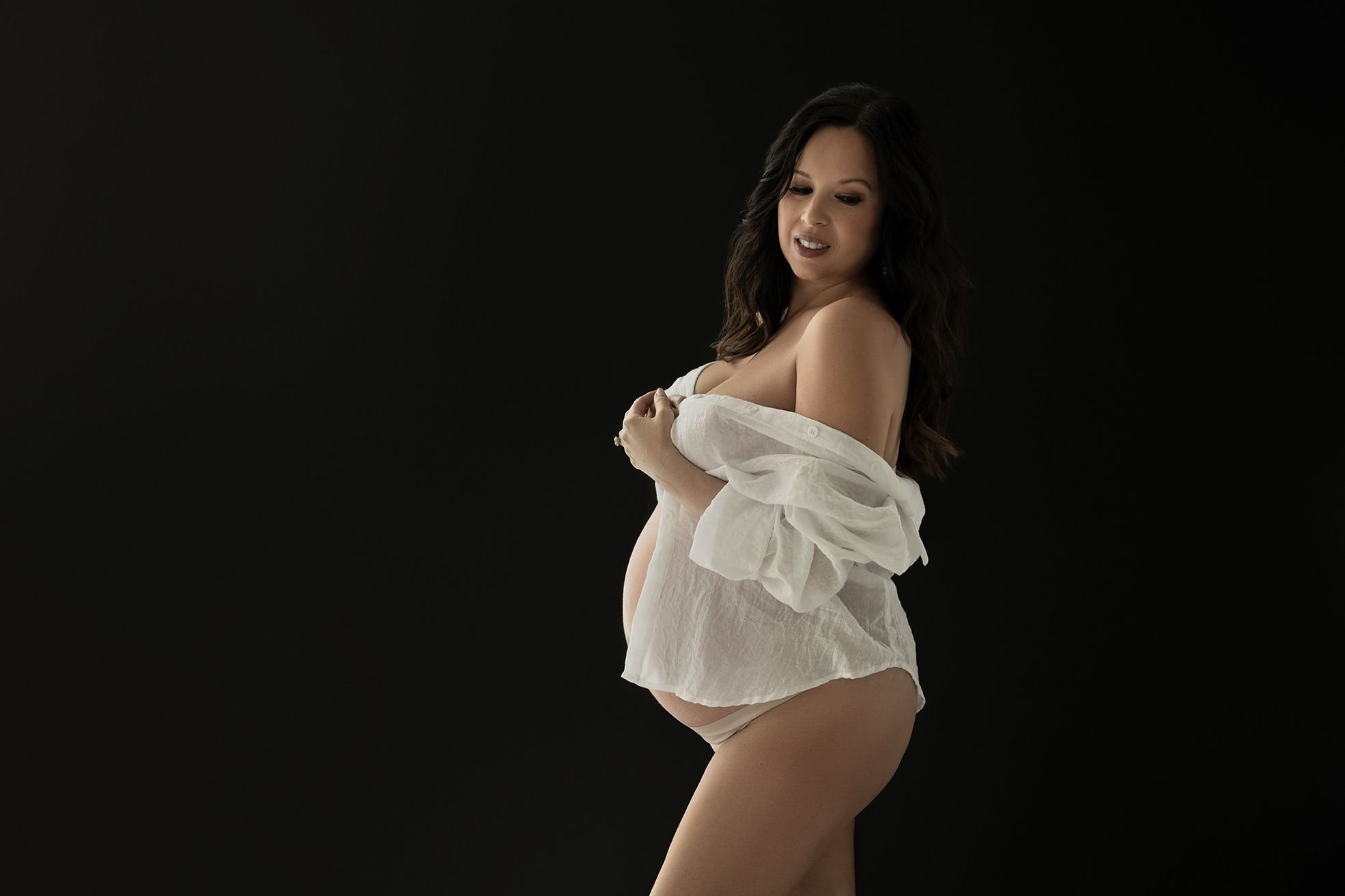 What to Wear for a Maternity Photoshoot in Austin | How to Dress for the Camera at 32 Weeks (Without Buying Anything You’ll Wear Once)
