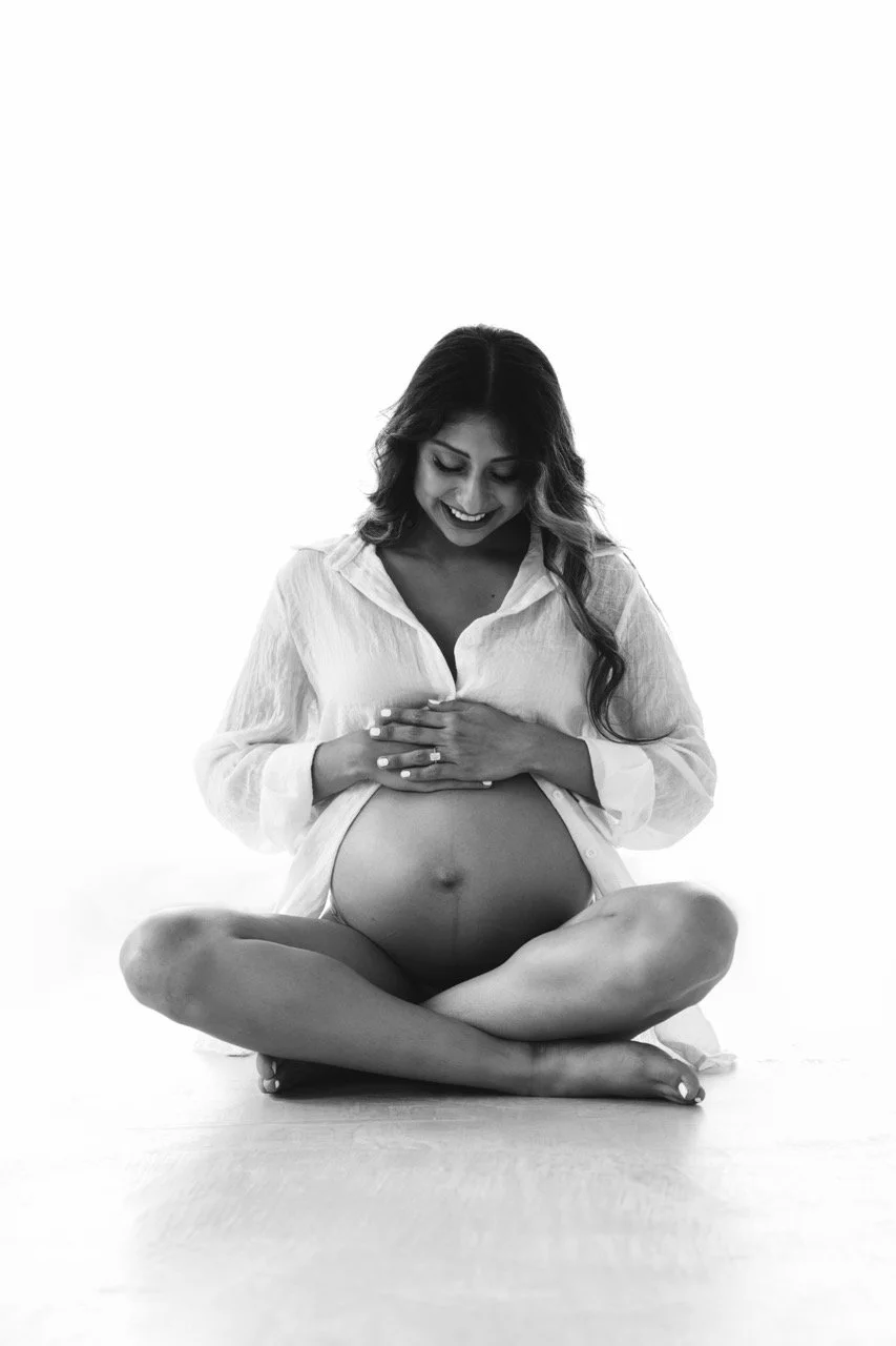 maternity photo sessions with family Austin woman in white long sleeve shirt
