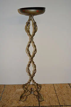 REF-009: Moroccan Stand