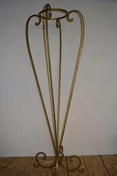 PED-007: Iron Arelia Pedestal