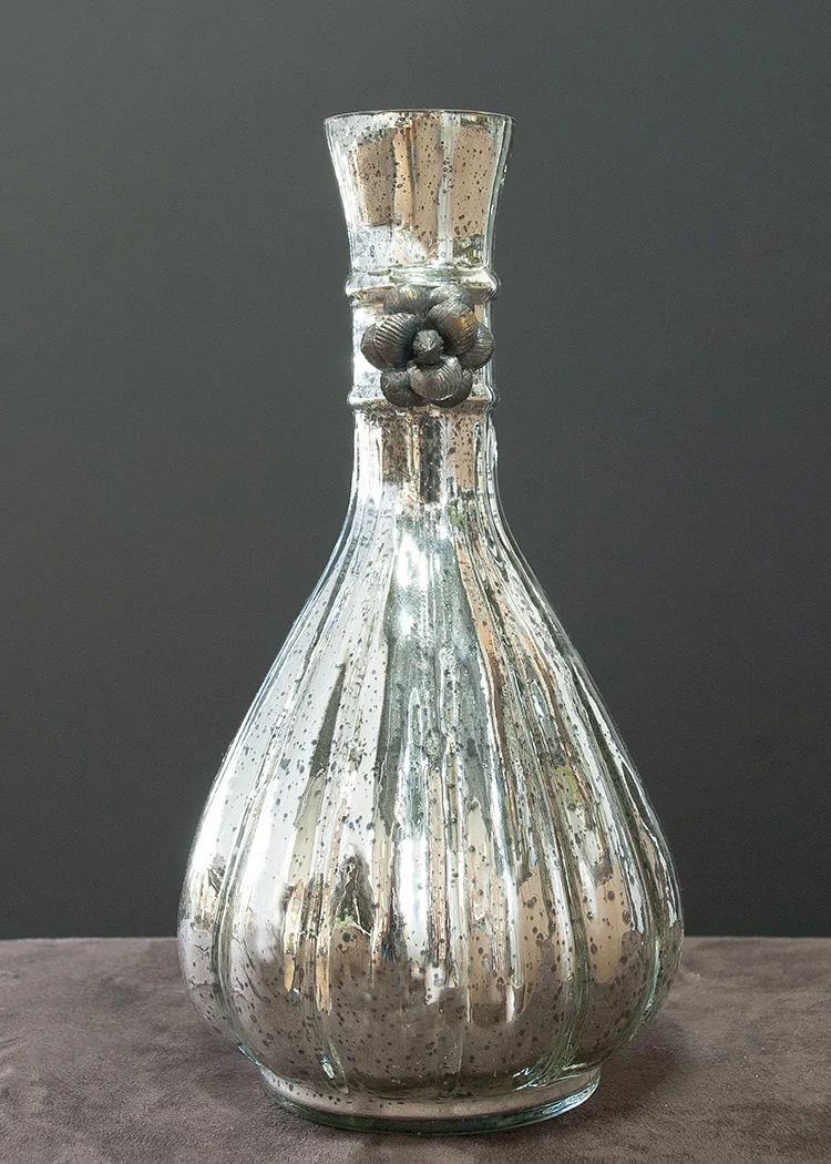 Container-Vase_Silver_Teardrop2_RibbedGenie.jpg