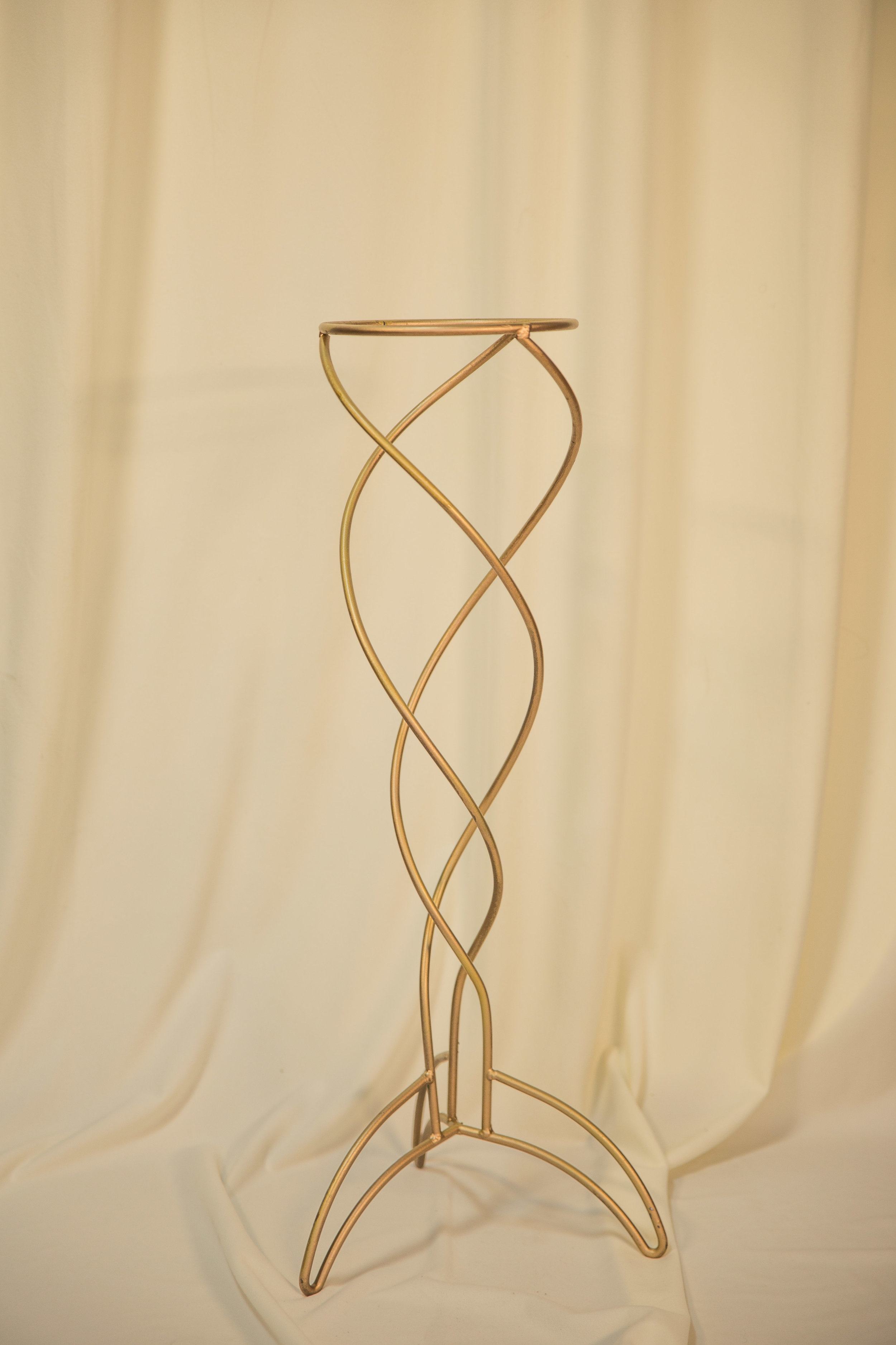 Riser_Twisted Vase_Gold_Metal_No Glass.jpg