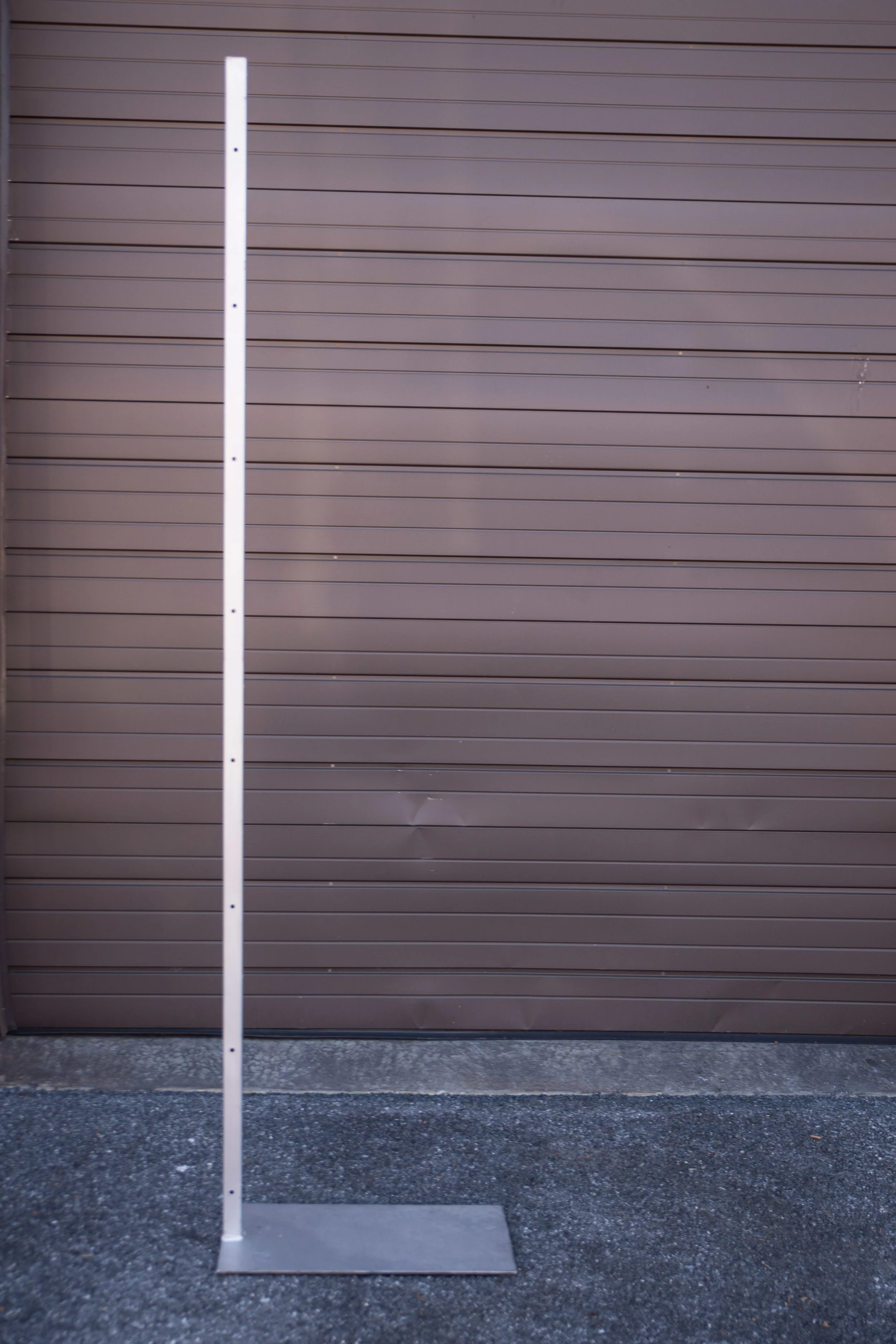 MEC-004: Metal Bracket Stand