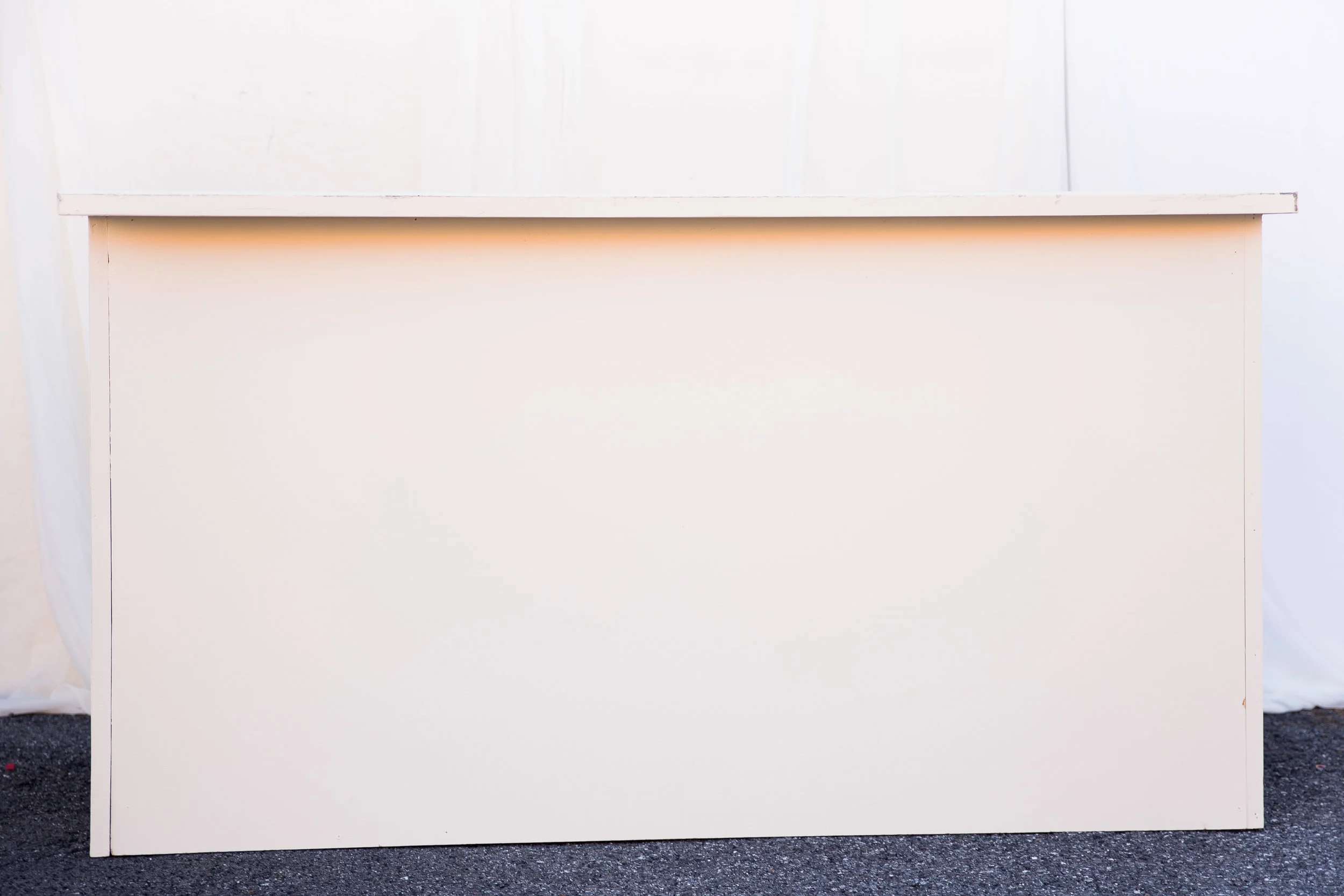 FUR-003: 6' and 8' Bar White