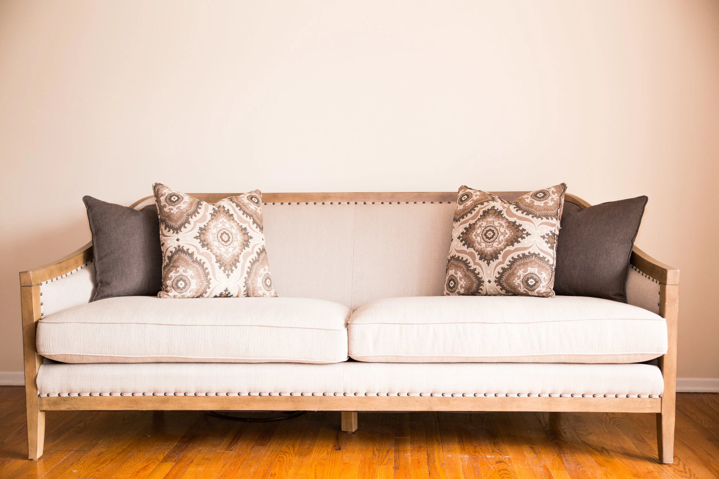 Furnitue_Couch_Beige2.jpg