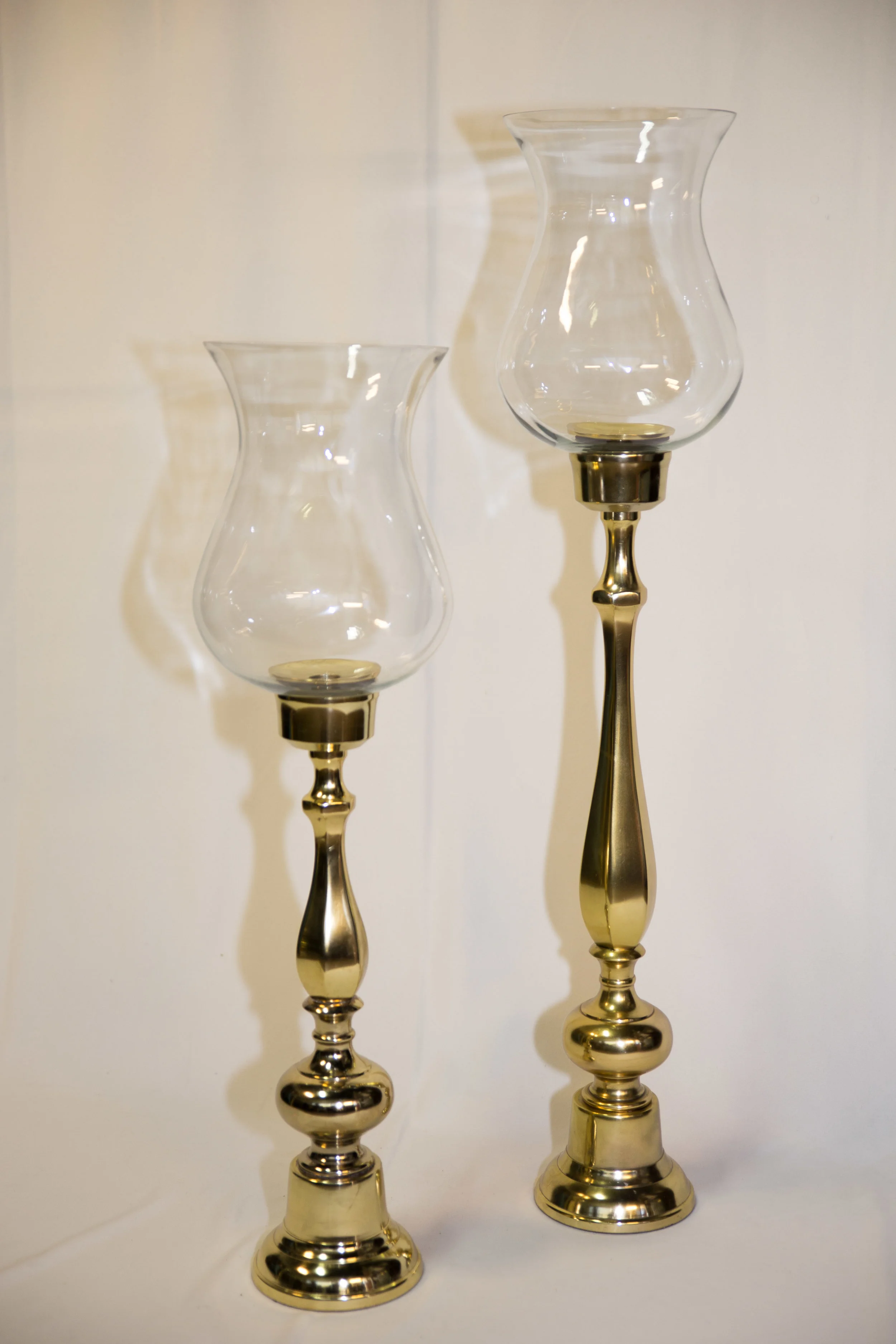 CHC-071: Gold Candleholder w/ Hurricane - Round Base