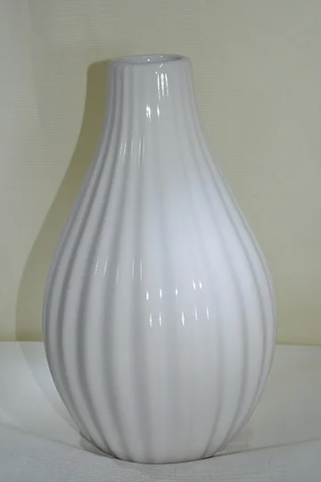 LOW-125: White Ribbed Bud Vase