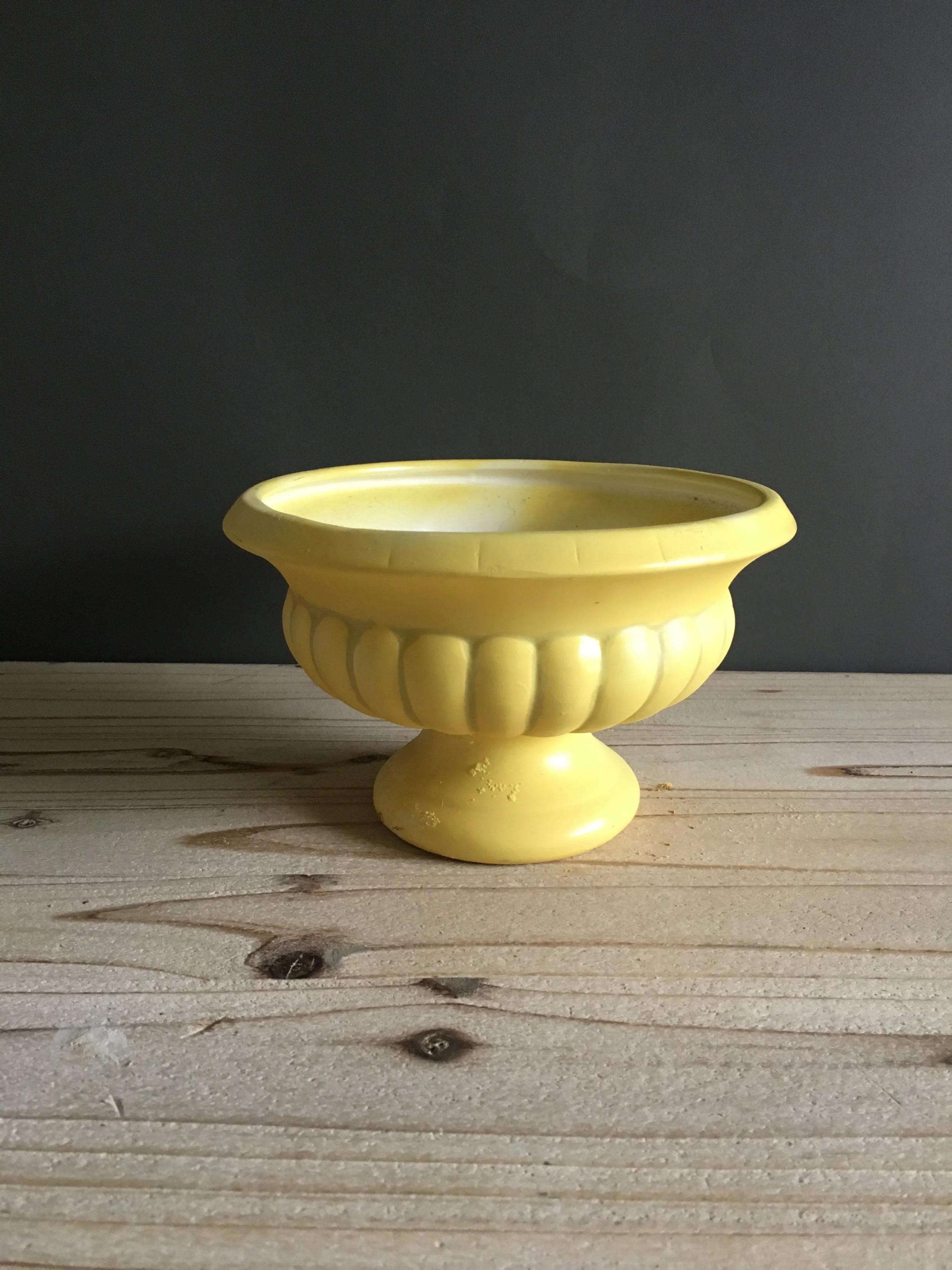 LOW-090: Yellow Ribbed Planter