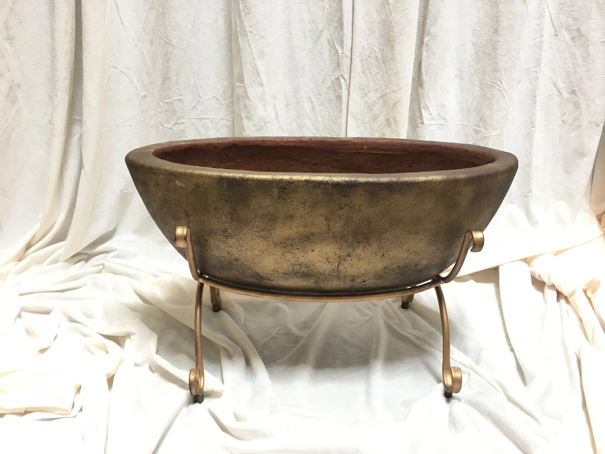 STP-070: Low Bronze Vessel with Gold Stand