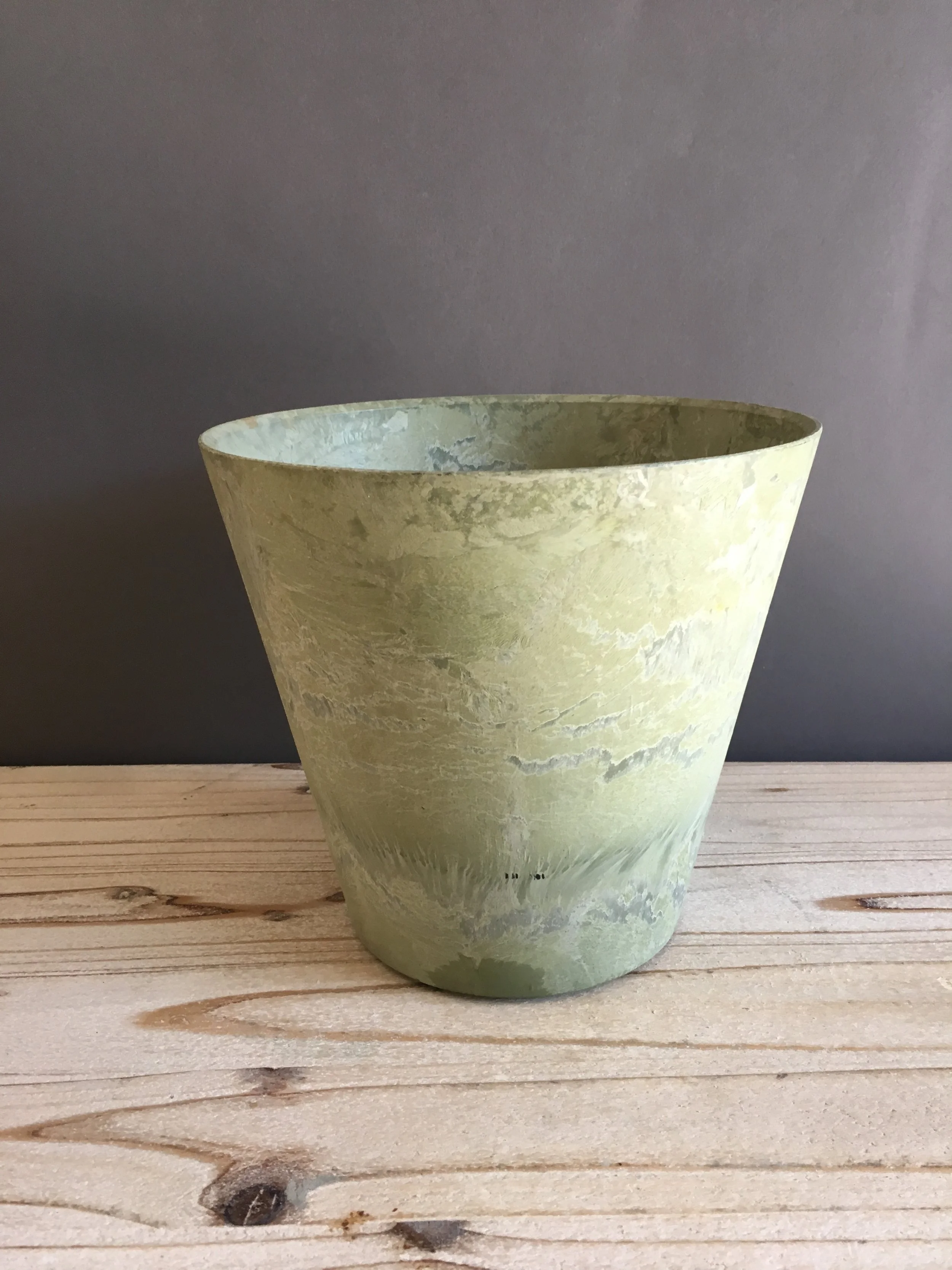 PLT-024: Green Plastic Planter