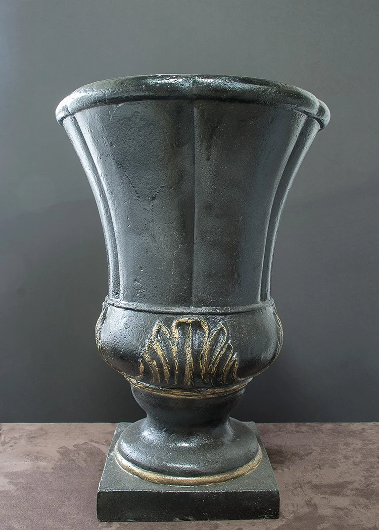 STP-015: Large Urn (Black or White)