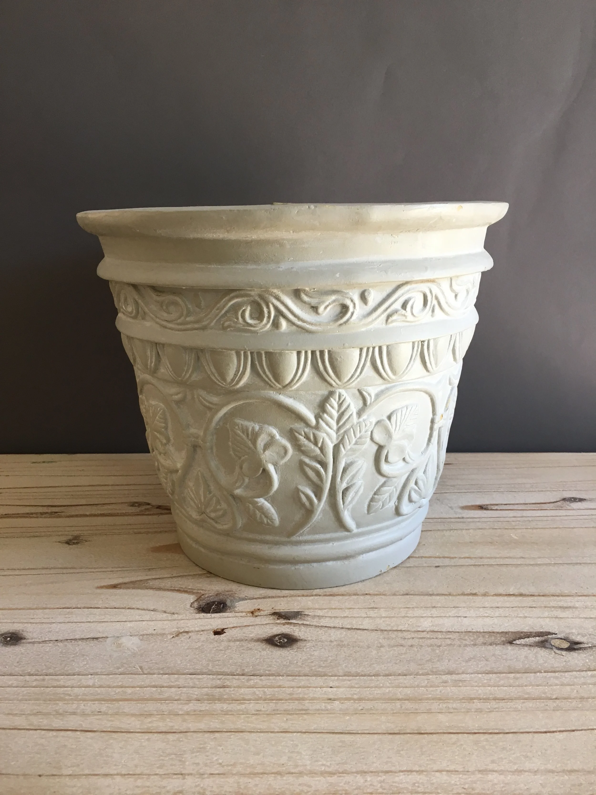 PLT-013: Ivory Scroll Planter