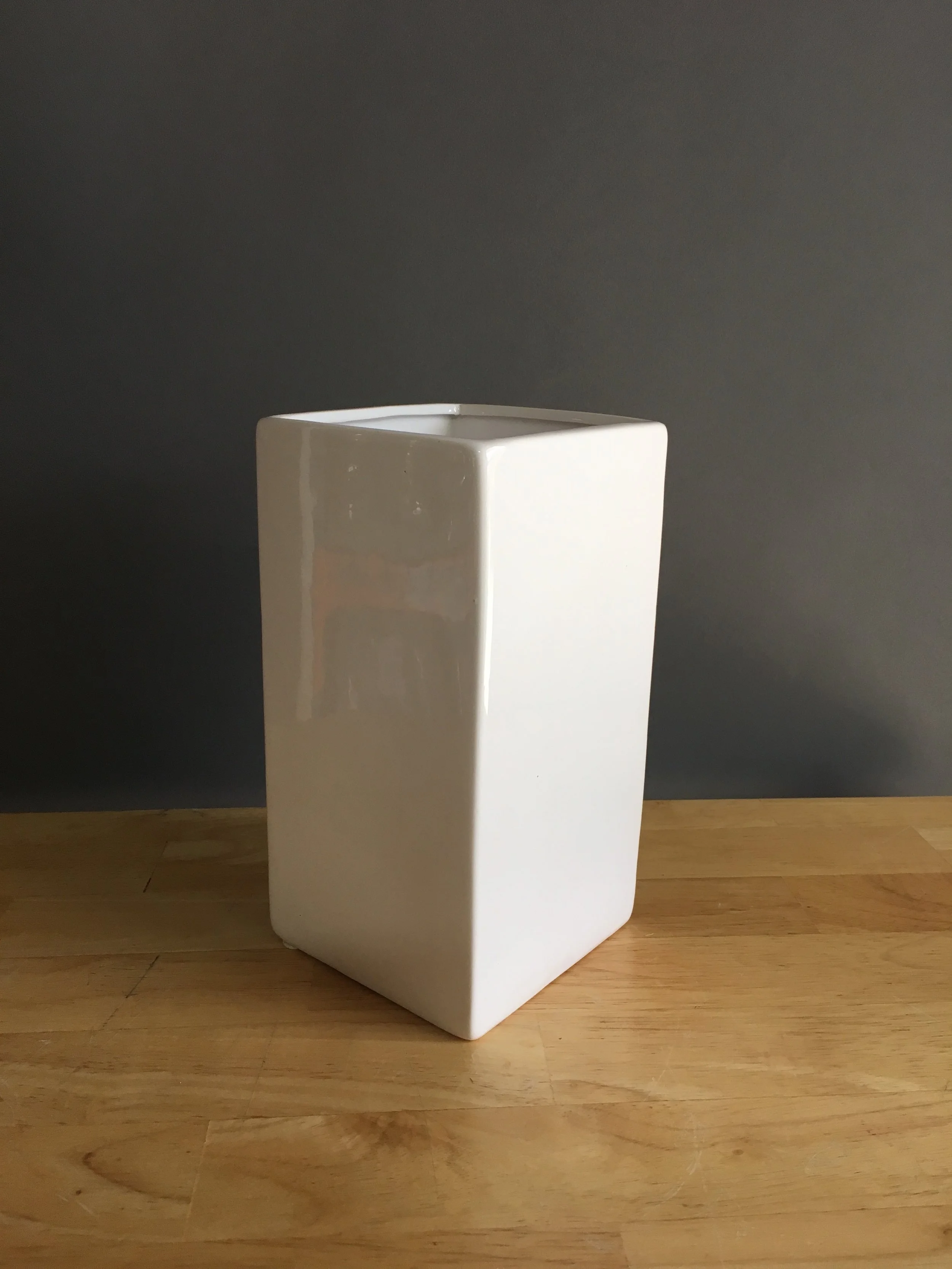 LOW-089: Tall Square Vase