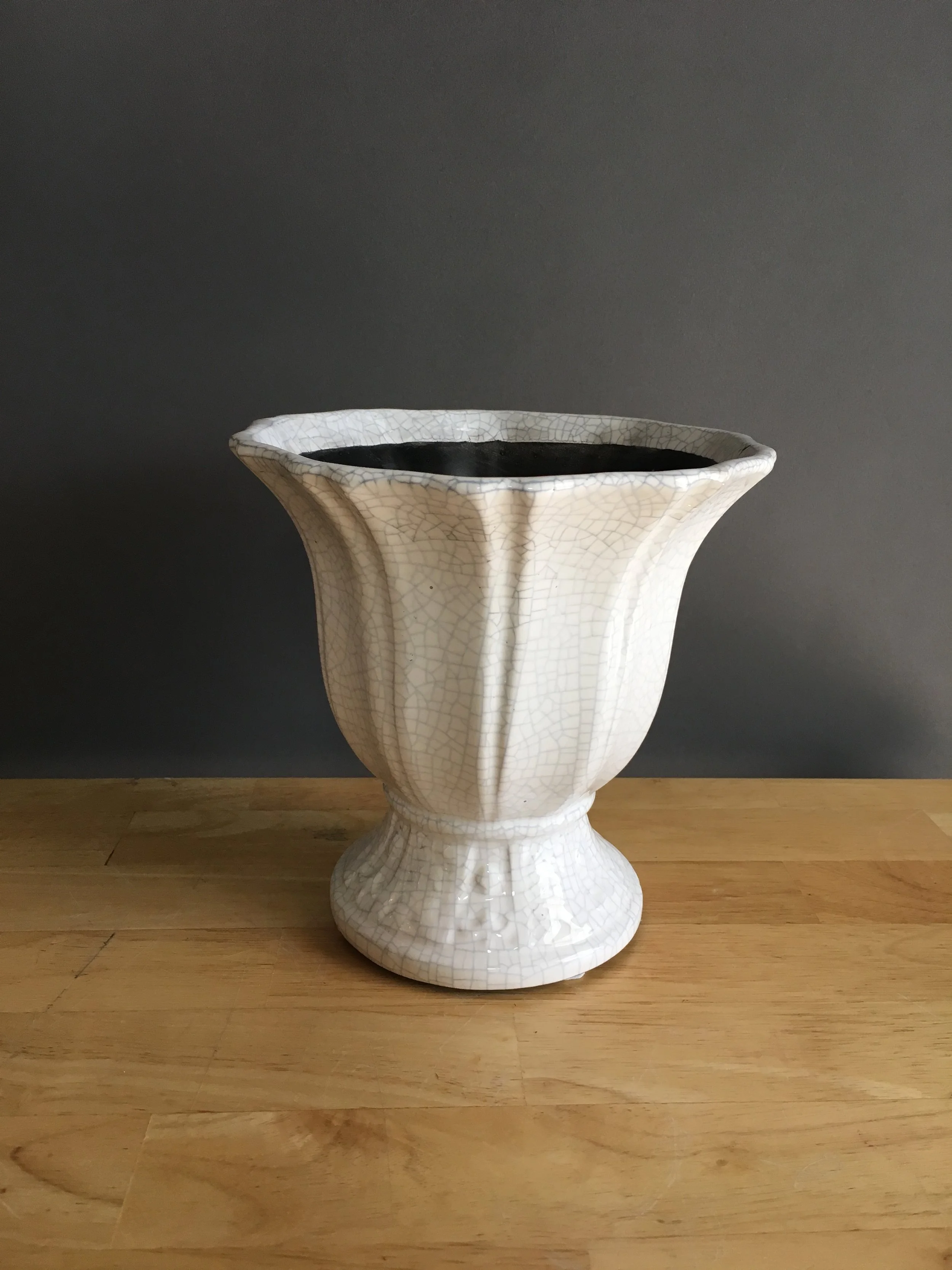 LOW-095: White Crackle Urn