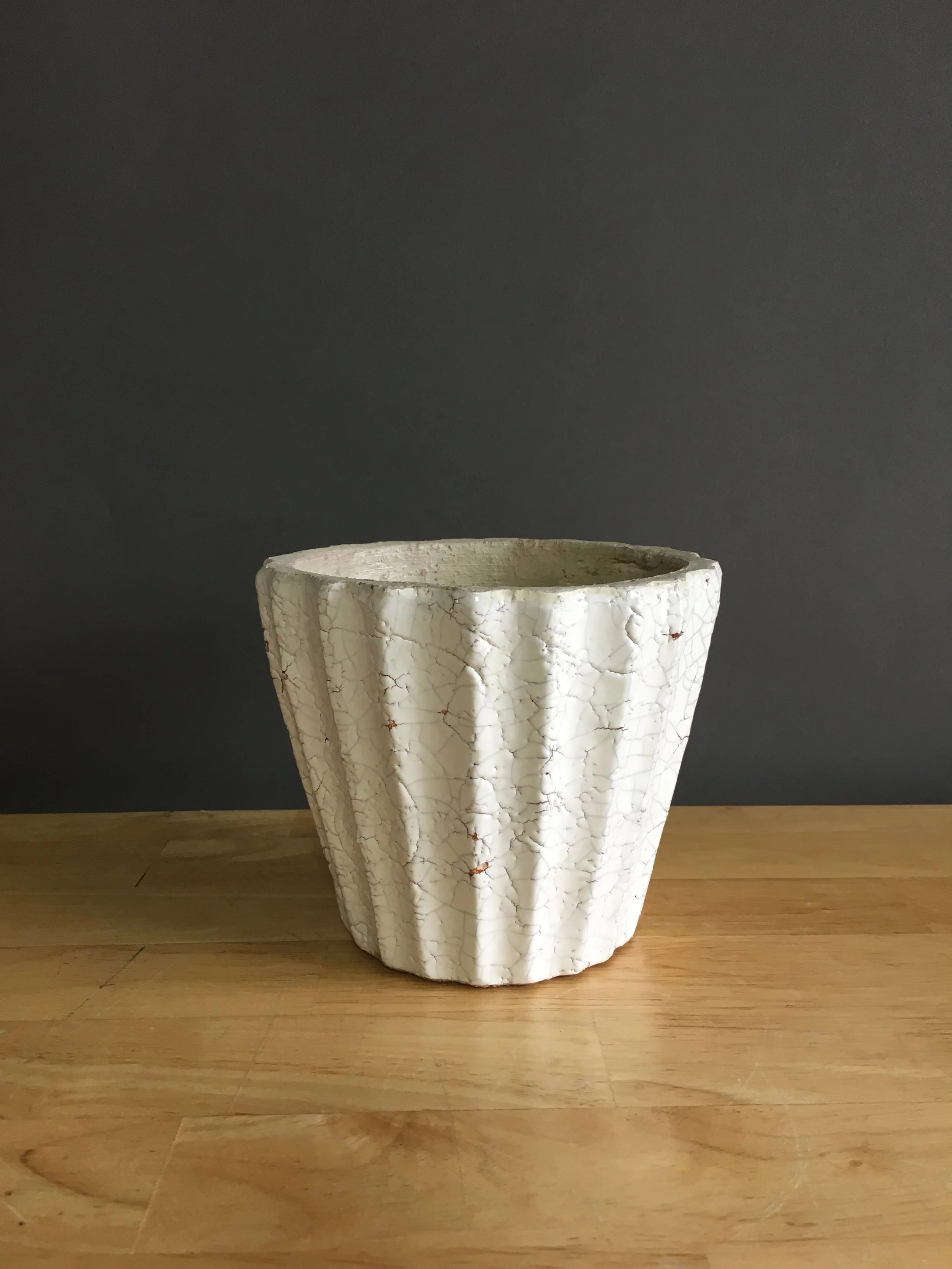 LOW-234: White Crackle Glaze Pot