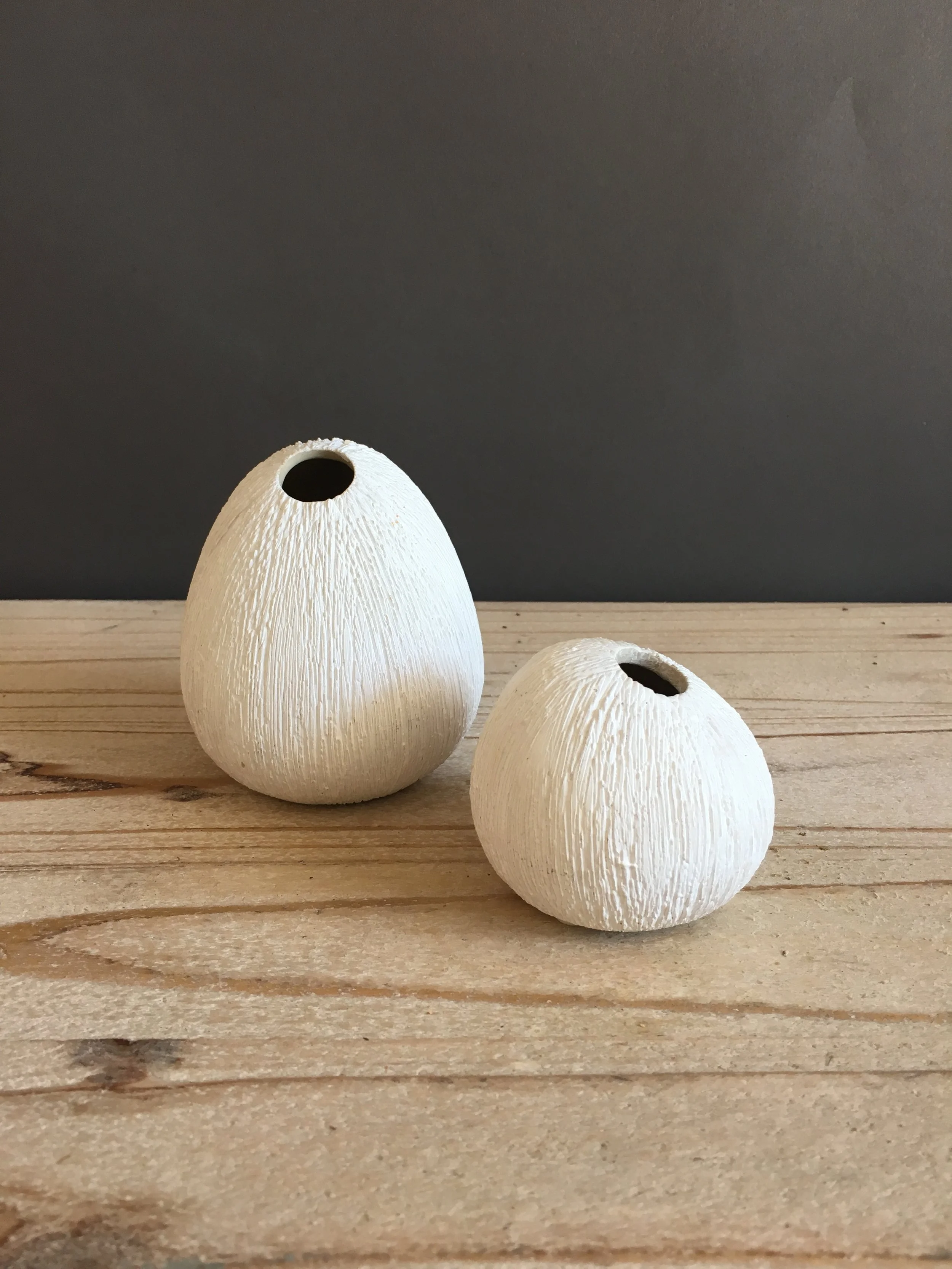 LOW-030: White Pod Vase