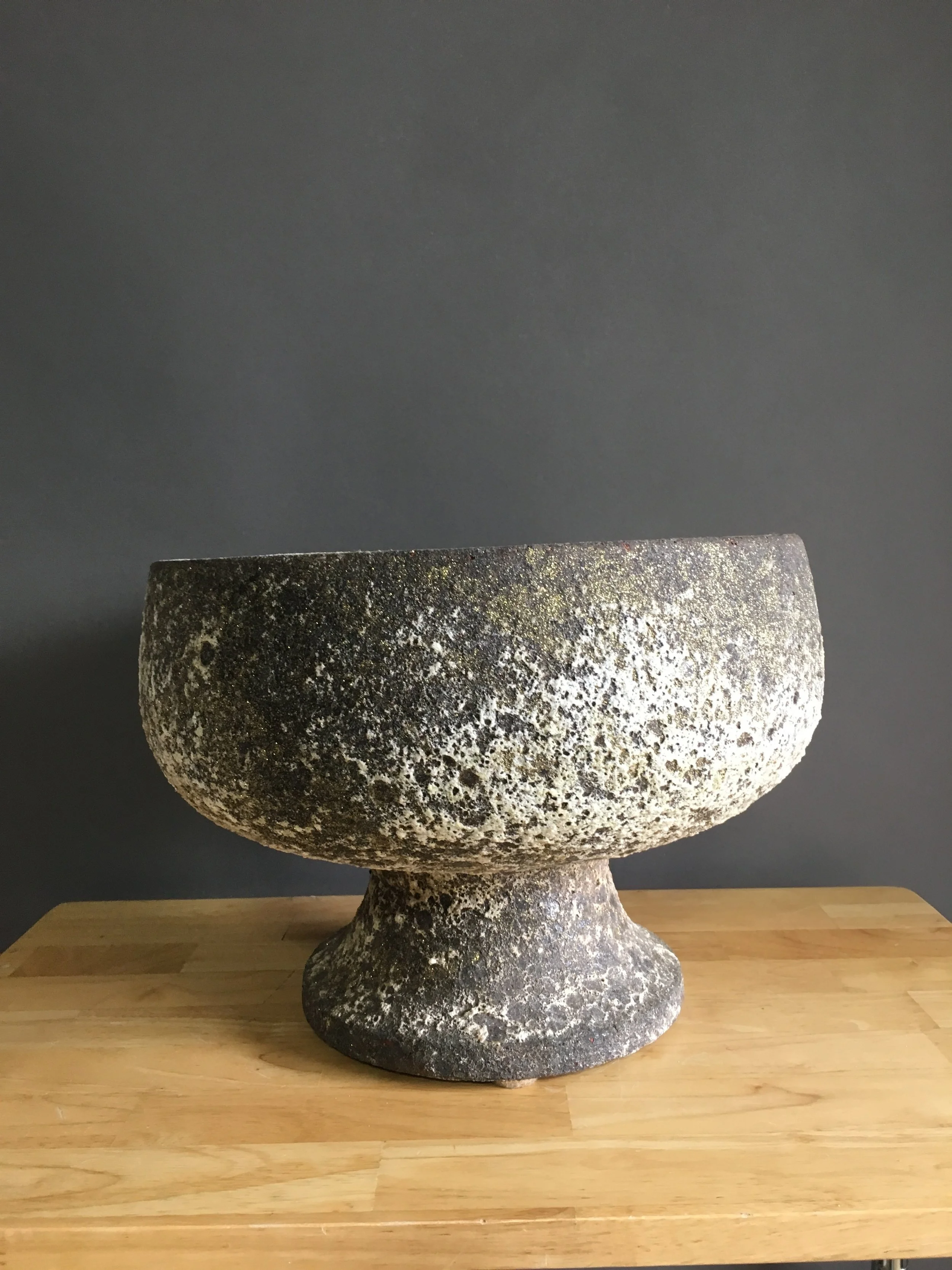 STP-082: Heavy Charcoal Footed Planter