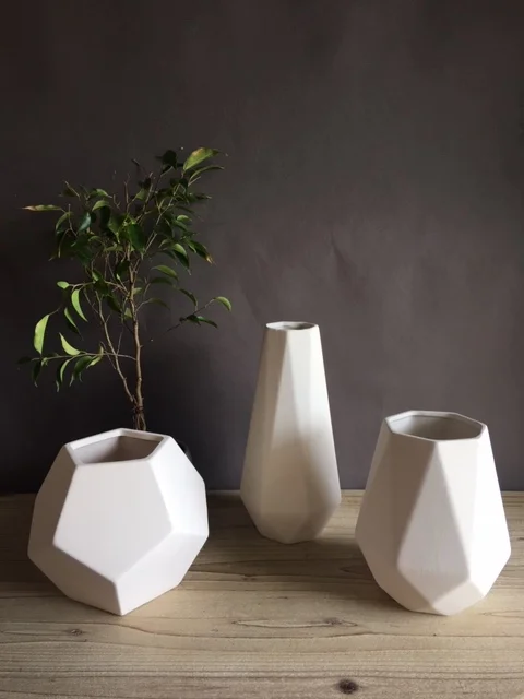 LOW-279 Ceramic off-white geometrical vases