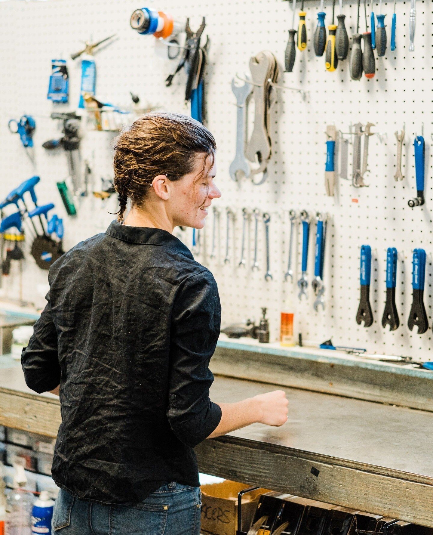 It's #NationalSpringCleaningDay 🧼🚲️🫧 Have you gotten a tune up yet? Today is a great day to stop by the shop &amp; get an assessment, we're here from 11-4! ✨