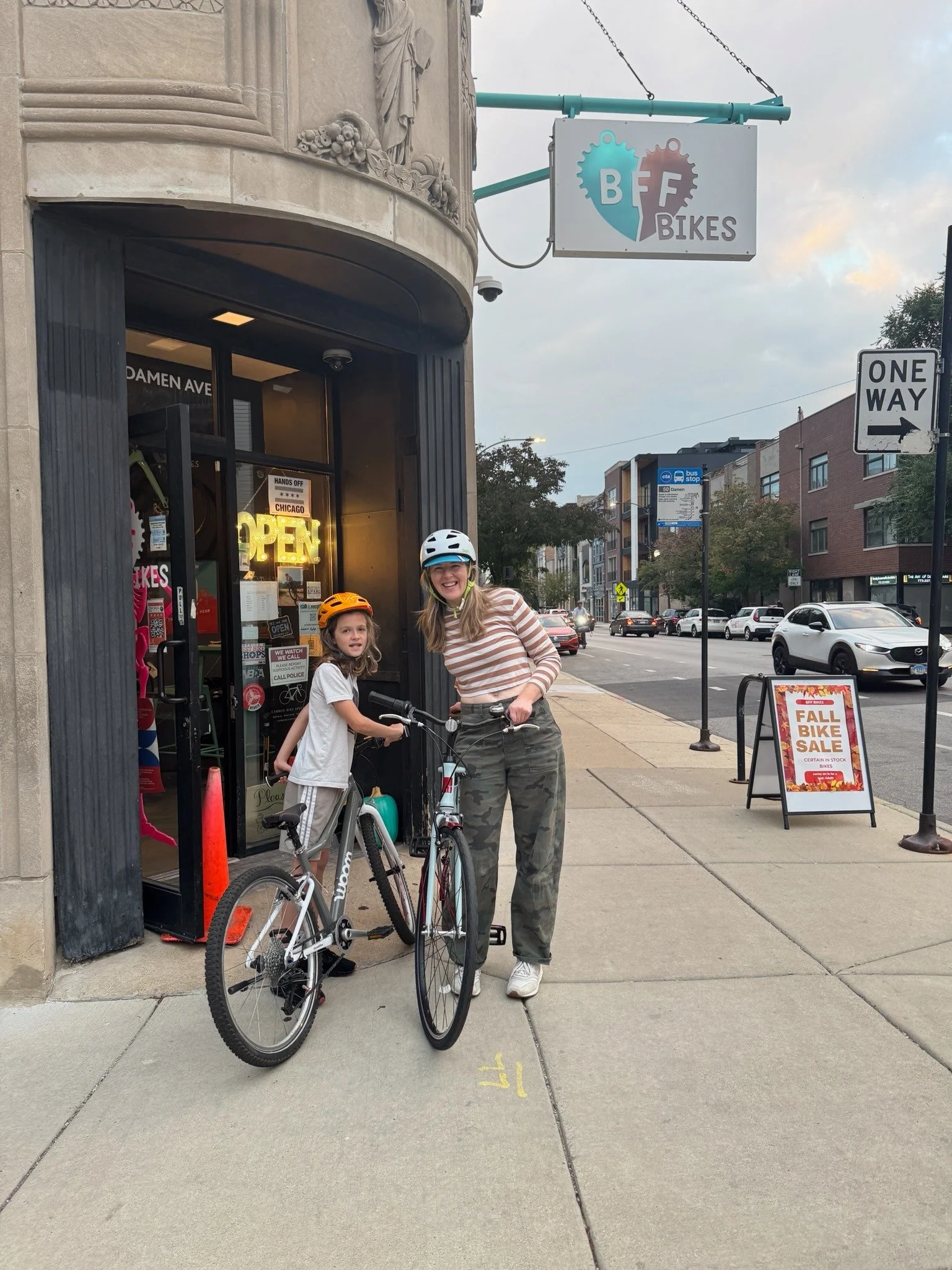 Congratulations on your awesome new momentum cruiser/commuter!! We definitely hope to see you in the neighborhood and on our rides!

@momentumbiking 
@wickerpark_bucktown 
@indierowbucktown
