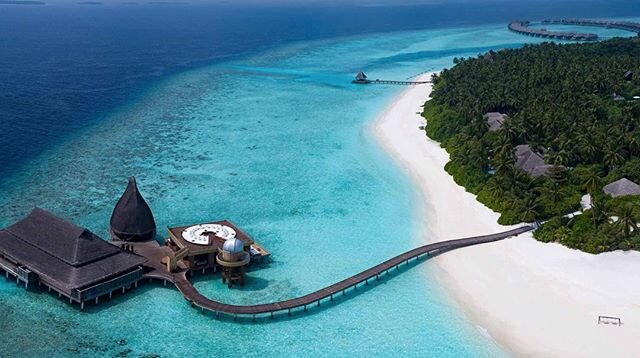 Dreaming of warmer weather? (Us too!) ☀️Plan your next #2020 group getaway at the beautiful Anantara Kihavah Island Resort in #Maldives! 🏝️ For more information or to book, click the link in profile! ⠀
⠀
⠀
#luckyfindgetaways #maldivesvacation #group