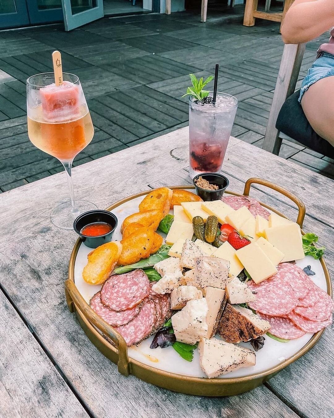 This is what cheese board dreams are made of 💭

📷: @luckysavannah