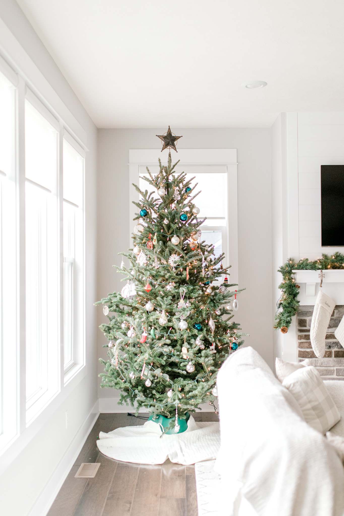 My Home for the Holiday's | Minimalism | Christmas Decor | Pottery Barn Christmas