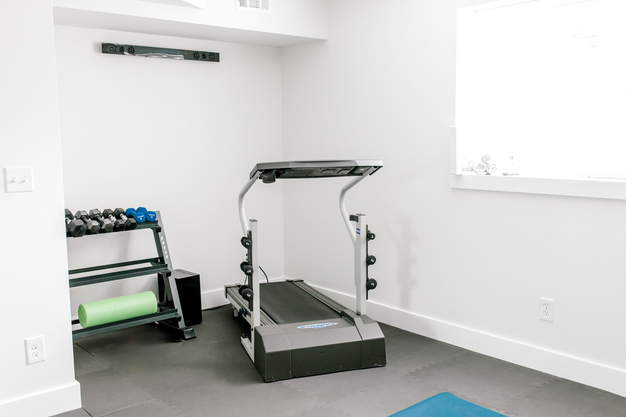 Small Home Gym with Treadmill | Tips for Designing a Home Gym | Small Space Minimal Home Gym