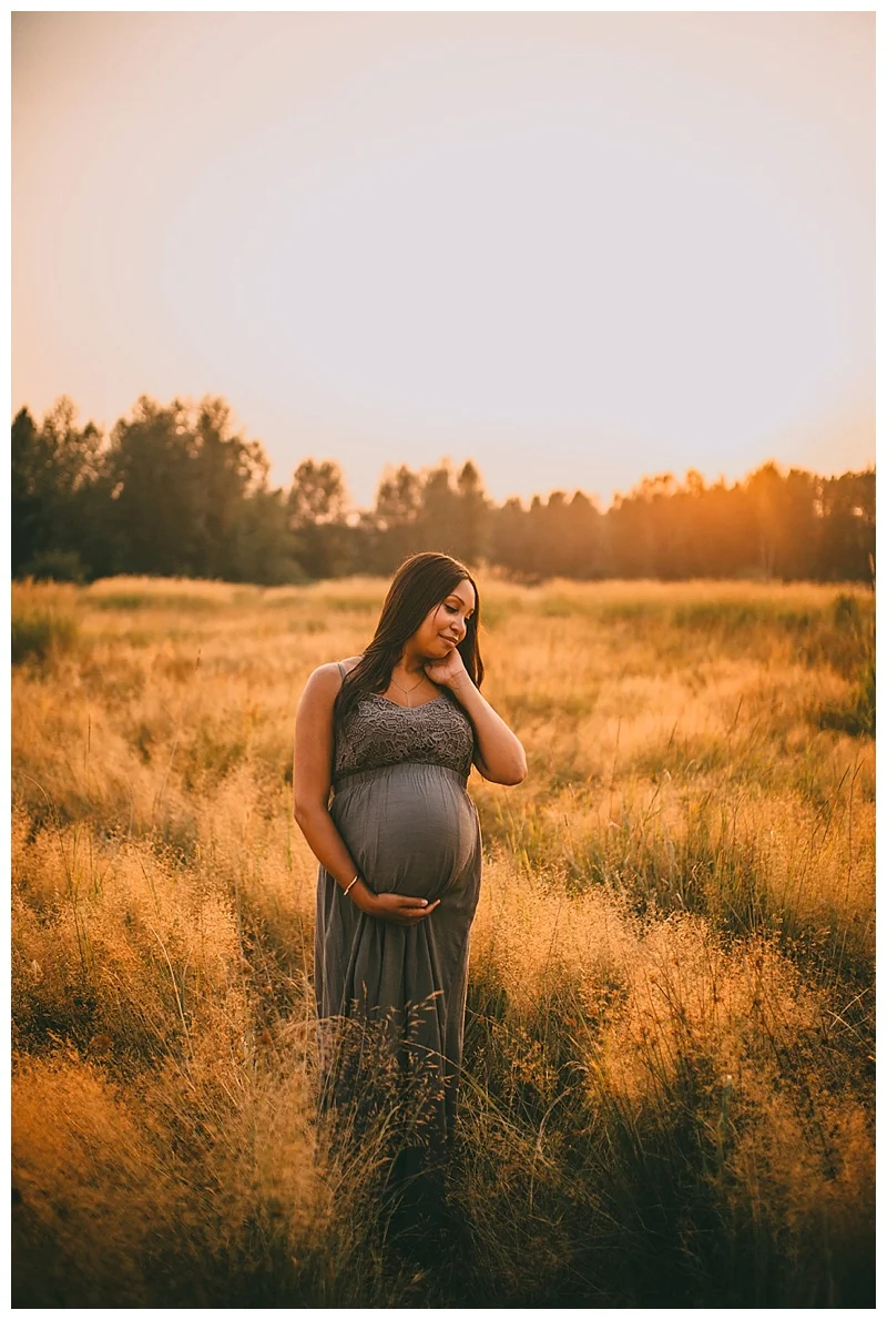 maternity photographer in maple ridge